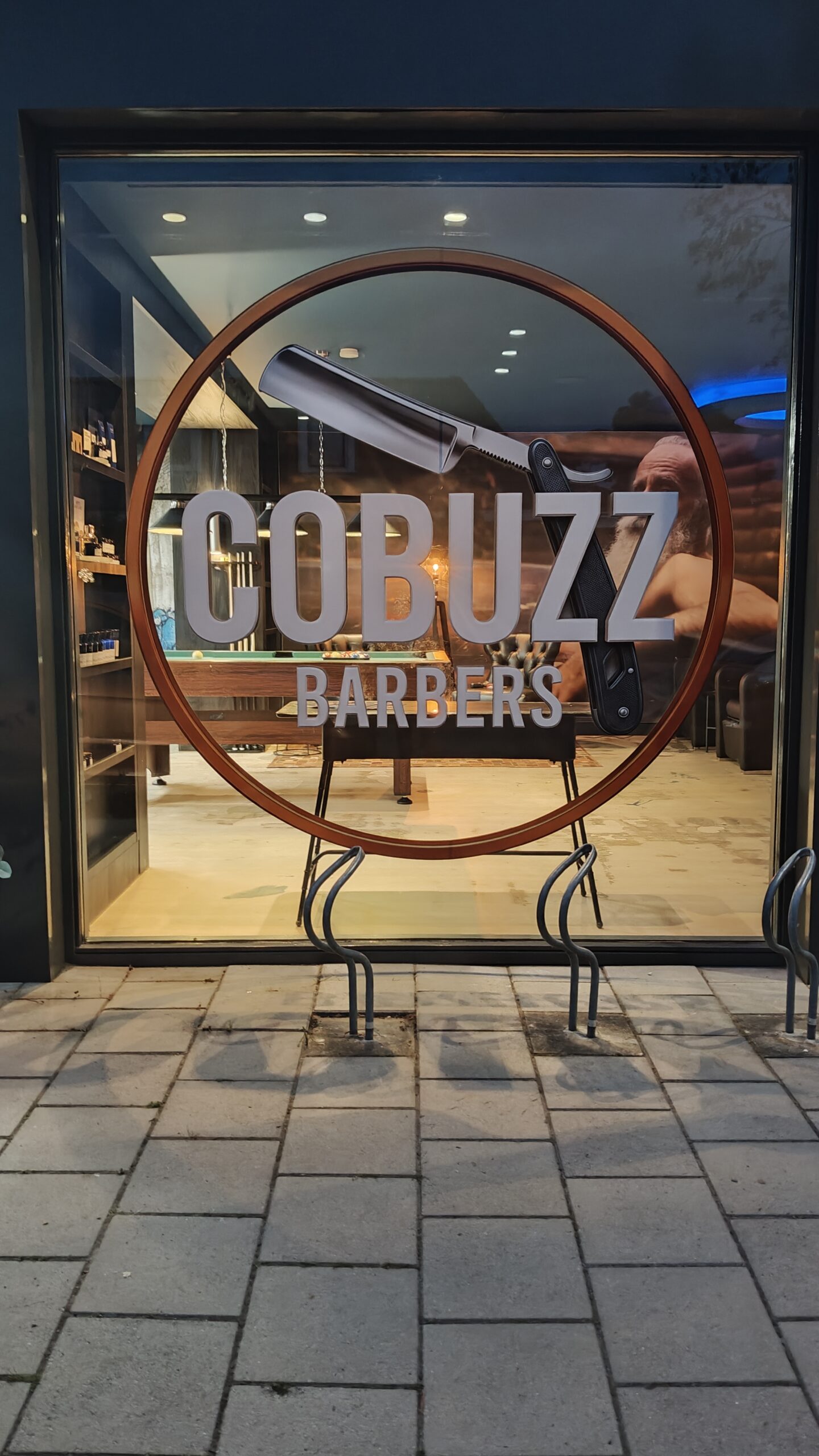 Gezellig gesprek aan de koffiebar